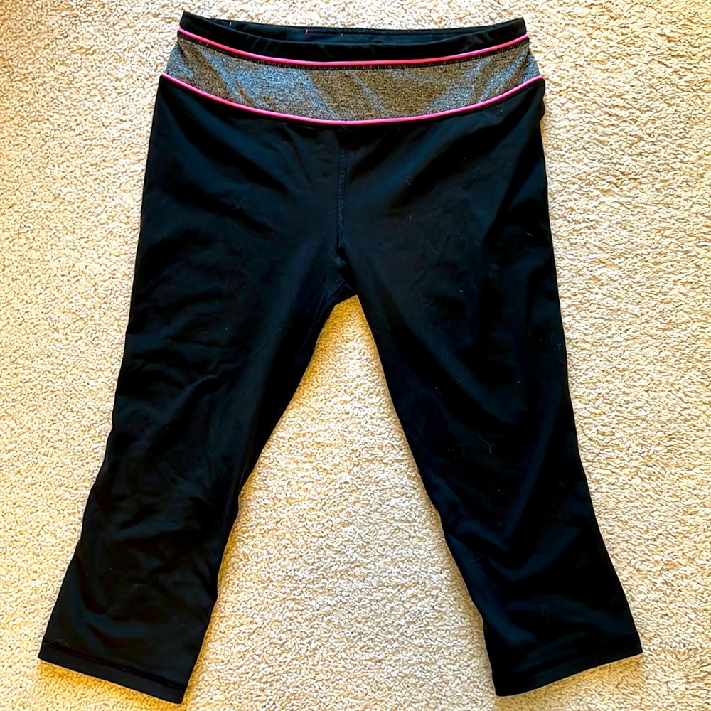 Victoria’s Secret size small workout capris